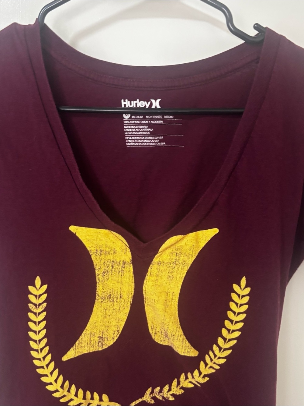 Hurley Women's Maroon V-Neck short sleeve Tee with Gold Logo size M - Picture 3 of 7